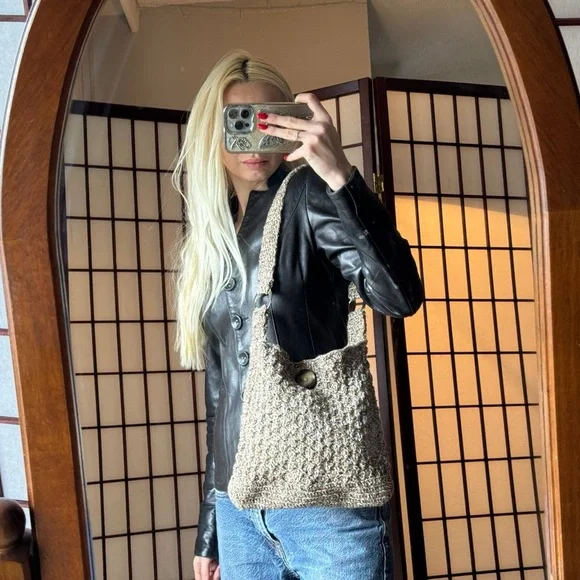 Stylish Tan Knit Women's Bag - Picture 2 of 4